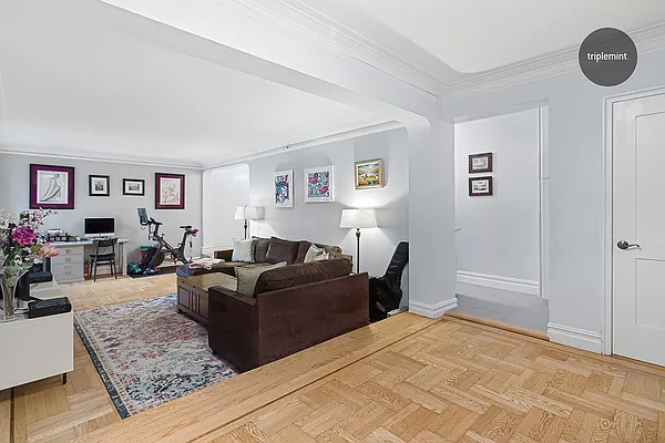 Sold by Triplemint | media 1