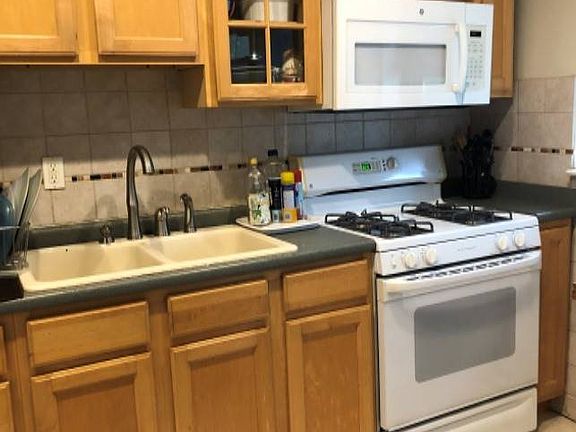 3rd image of 25 Elizabeth St APT 1T