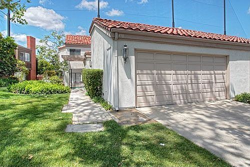 bright end unit with 2 car garage