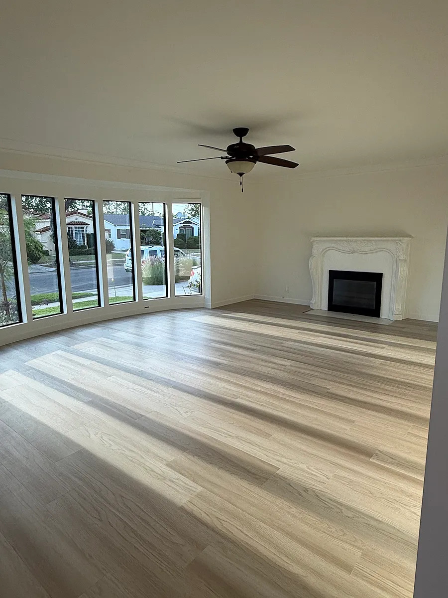 spacious living room - 3748 Somerset Dr