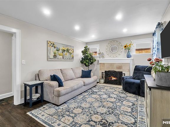 5th image of 40 Merritt Avenue