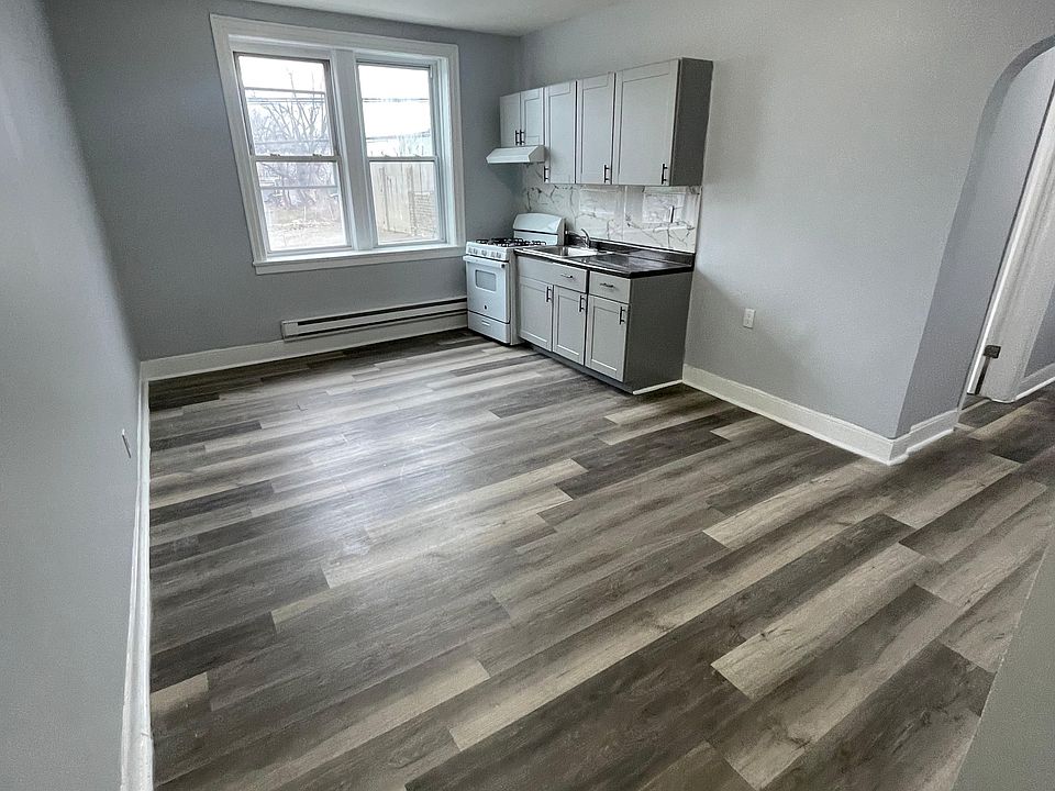 1st image of 408 Leslie St #4L
