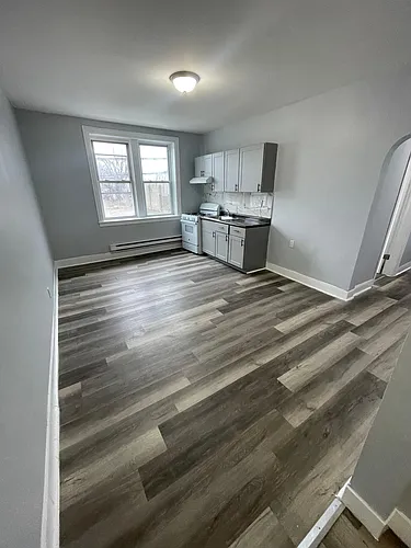 408 Leslie St #4L Photo 1
