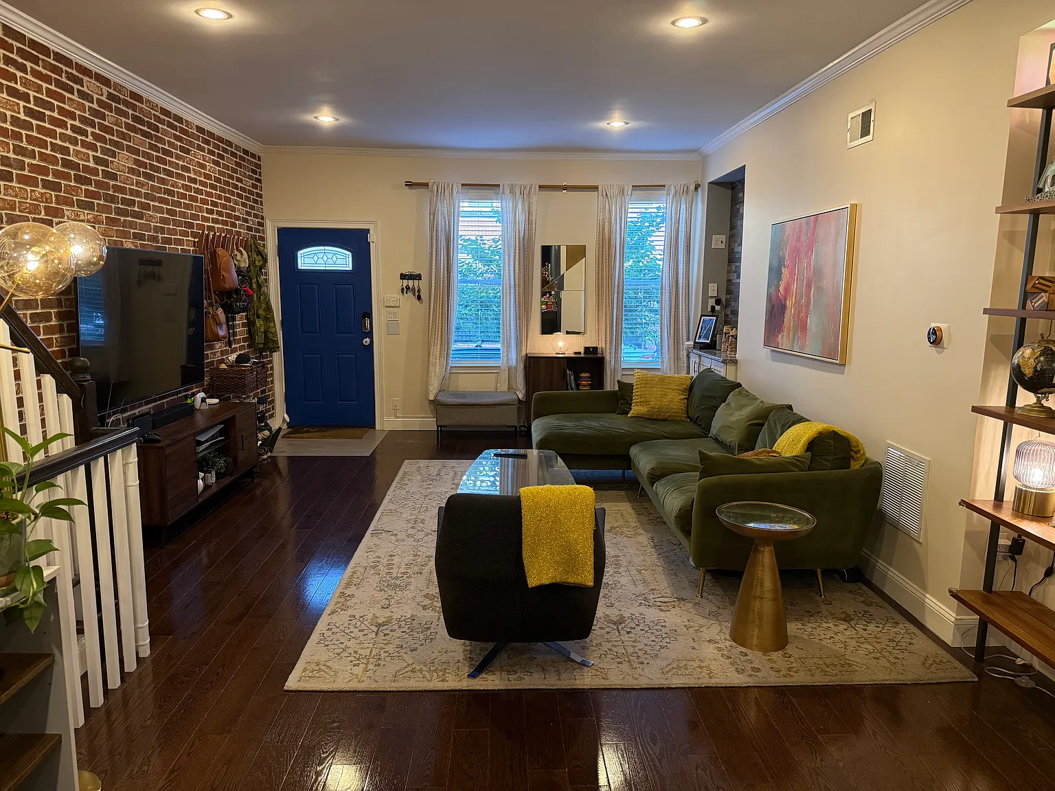3 bed, 2.5 bath, 1450 sqft, $2,300 — Photo 2