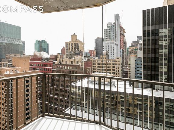 4th image of 212 E 47th St APT 25H