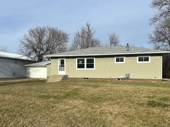 408 Sayler St, Underwood, ND 58576