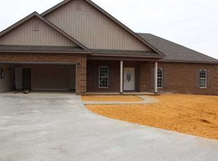 104 Rushton Ct, Deatsville, AL 36022
