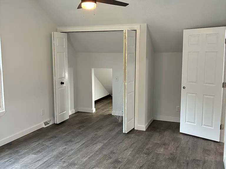 223 N Harmony St — Photo 9