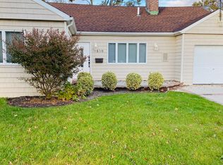 510 Longacre Ave, Woodmere, NY 11598
