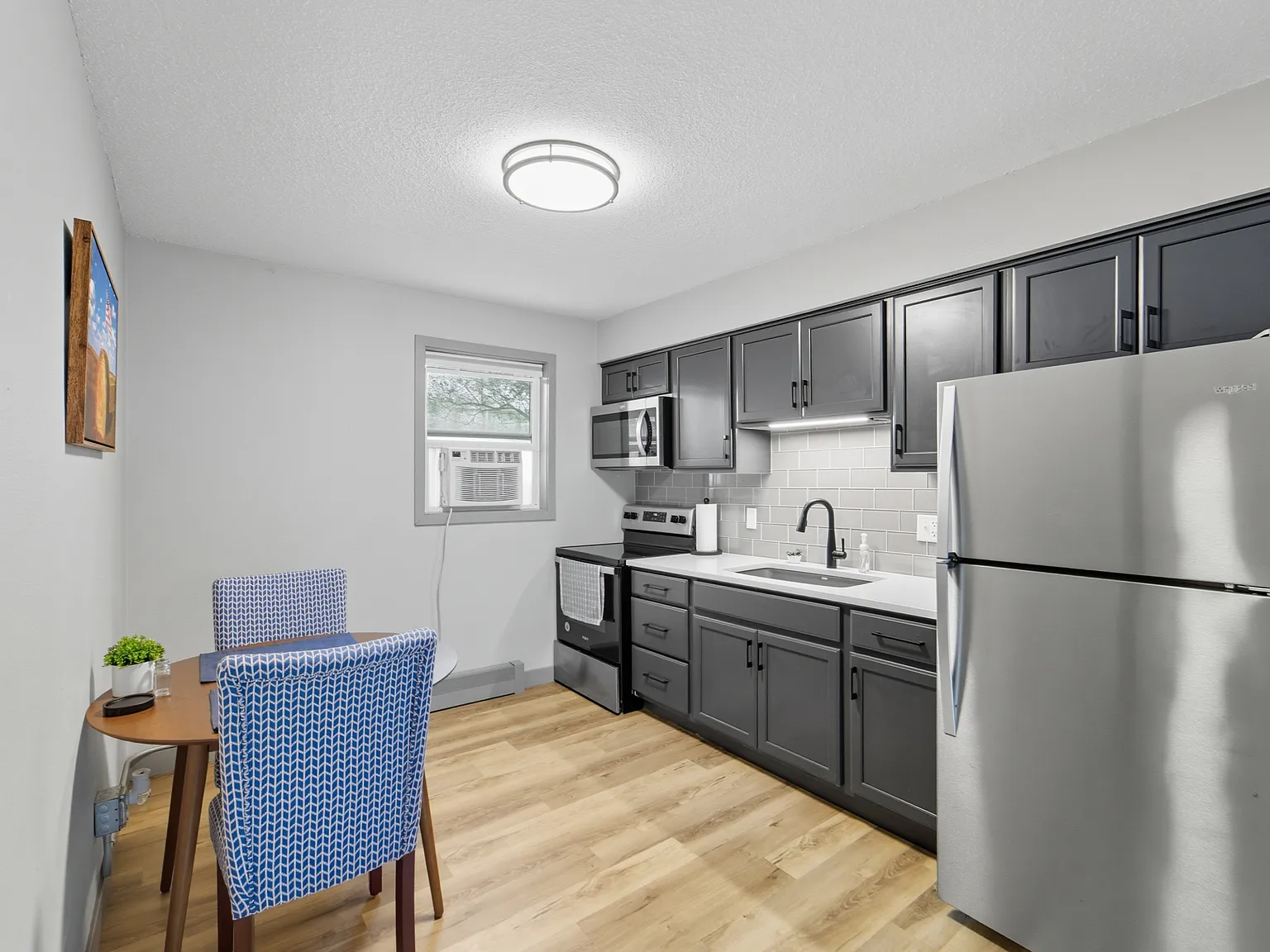 203 Third Street SE - 1B — Photo 2
