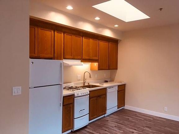 2nd image of 1047 El Camino Real APT 1