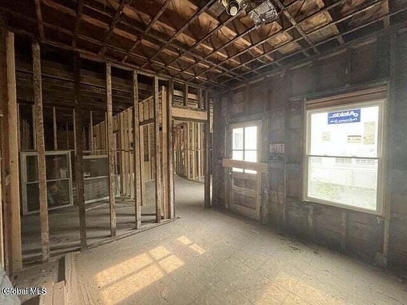 4th image of 84 Ida Street