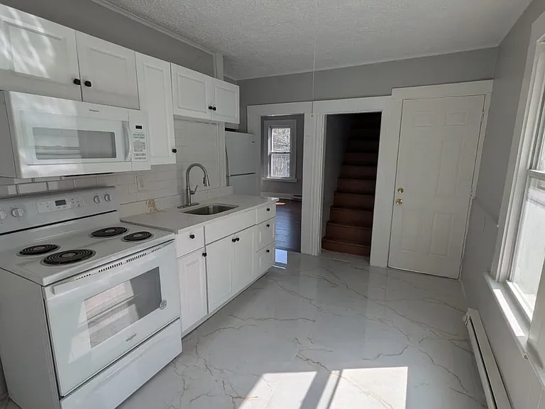 15 Alton St #1-2 — Photo 1