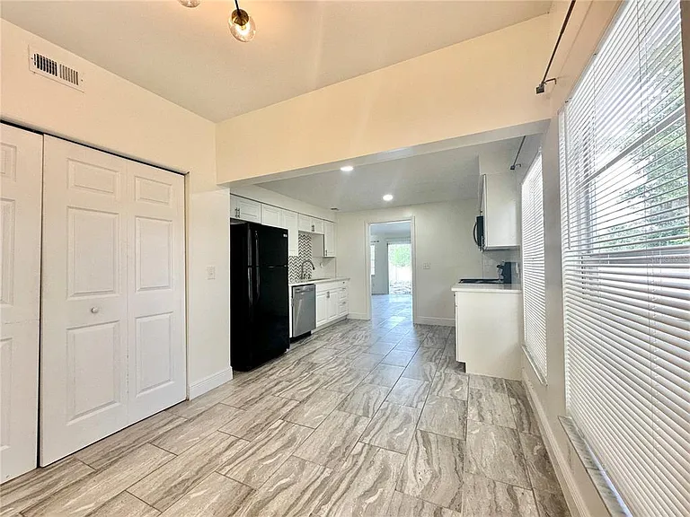122 S Bulova Dr — Photo 19