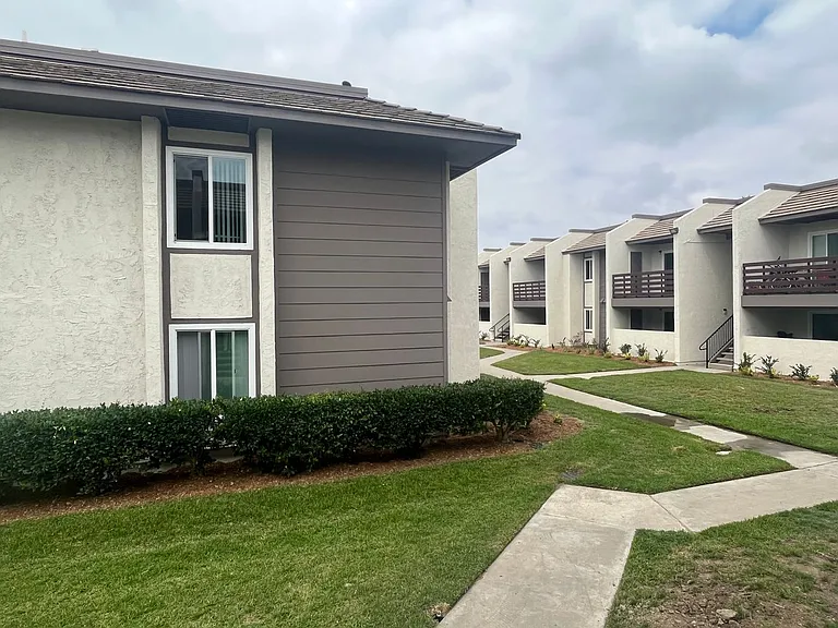 Bolsa Gardens Apartment Homes — Photo 4