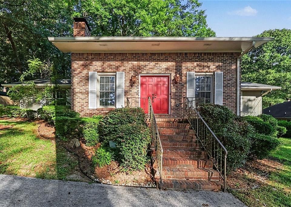 1st image of 3052 Riviera Dr NW