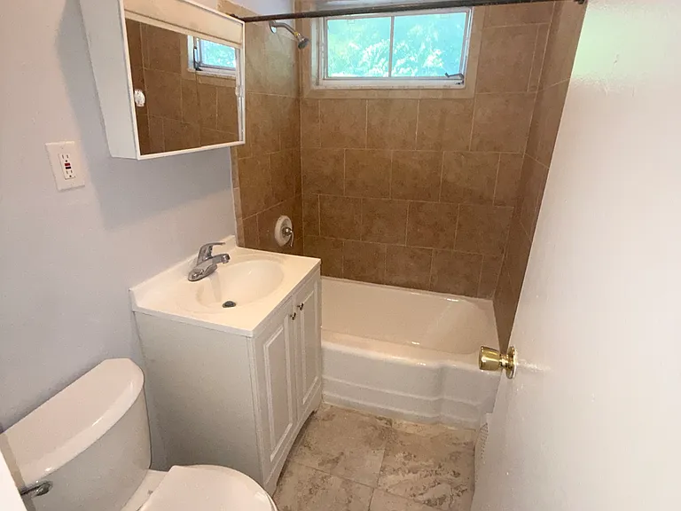 70 E Park St — Photo 4