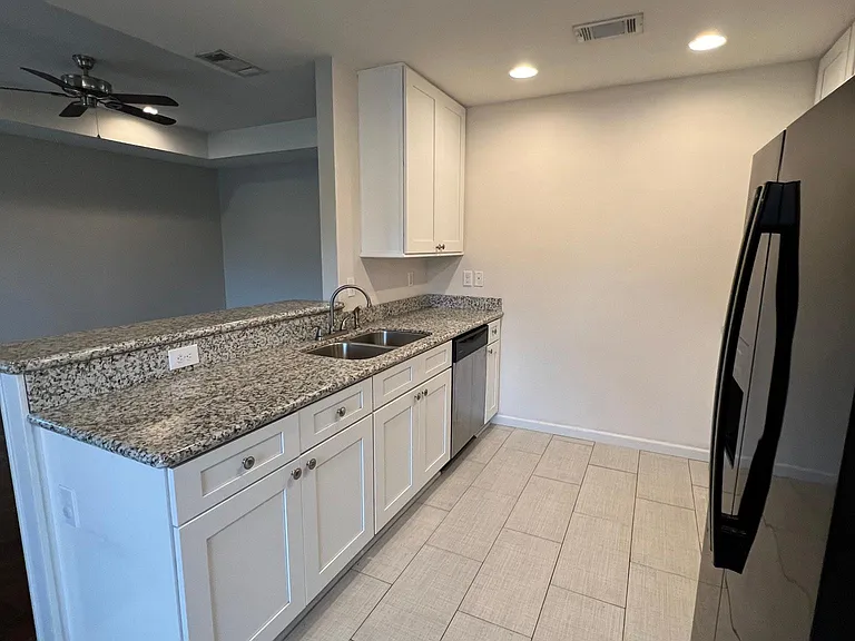 13712 Fox Hill Dr — Photo 17