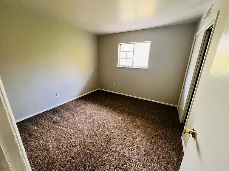 2430 Albany St — Photo 6