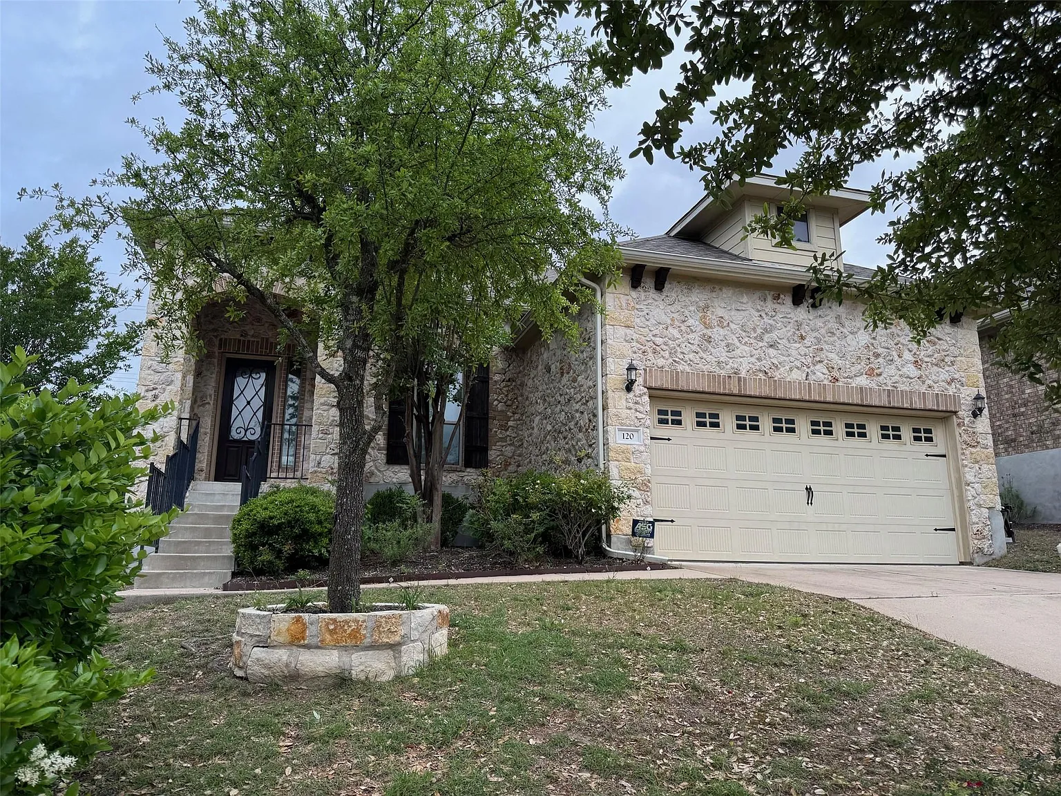 3 bed, 2.0 bath, 1870 sqft, $2,450 — Photo 2
