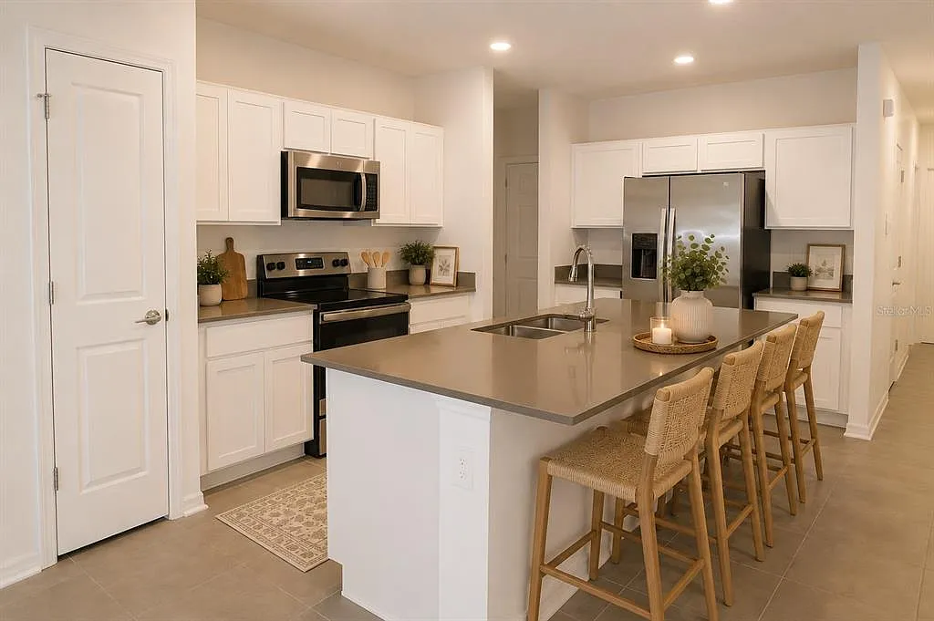 3 bed, 2.0 bath, 1444 sqft, $2,200 — Photo 2