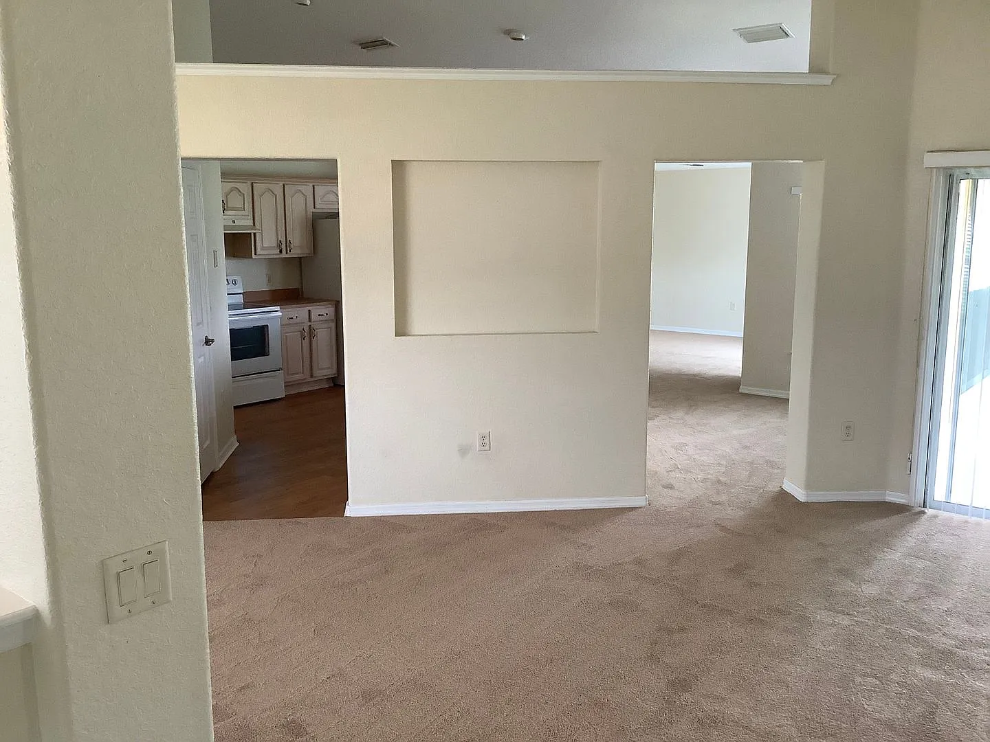 Charming 4-Bedroom, 2-Bath Home for Rent Marion Oaks! — Photo 4