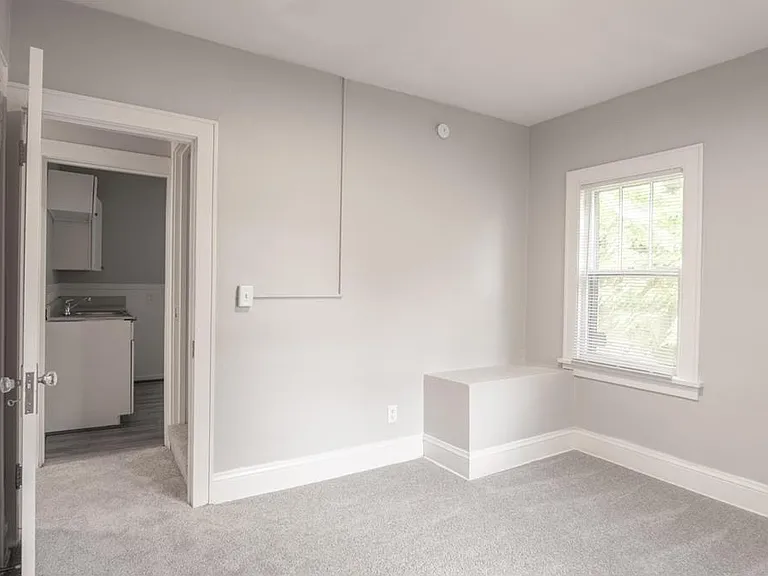 4020 Emerson Ave N — Photo 10