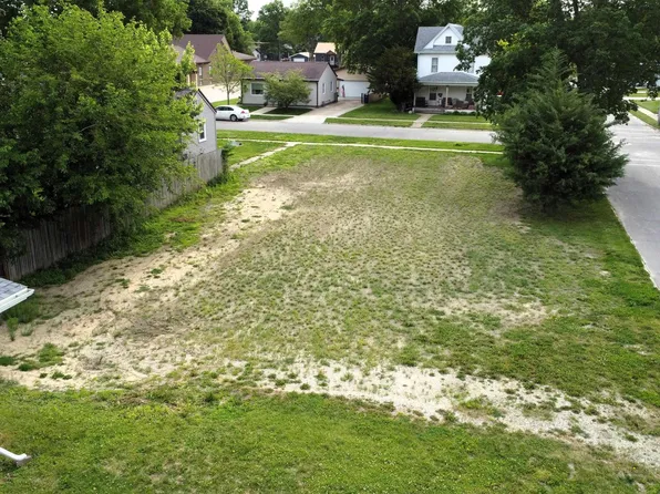 809 Pine St, La Porte City, IA 50651