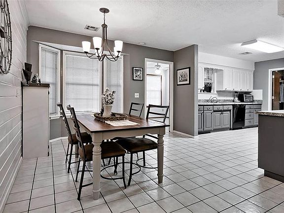 5th image of 627 Garland Pl