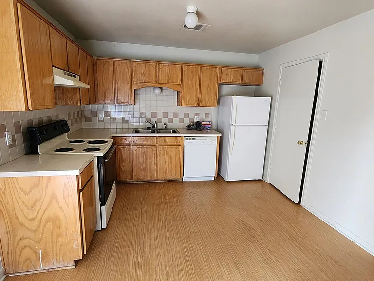 2810 Cantabrian Dr #B — Photo 5