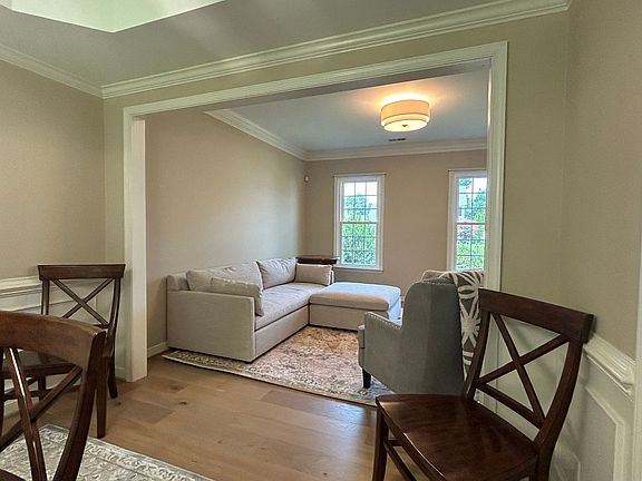 4th image of 10409 Scenic Pl