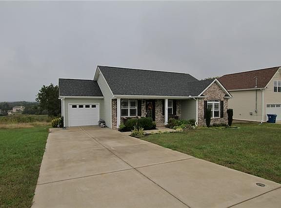 3rd image of 701 Wildwood Dr