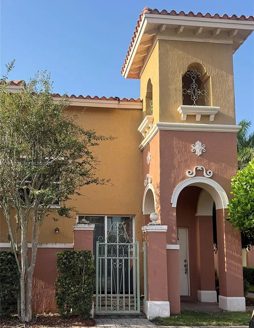 Hampton Isles Condo — Photo 1
