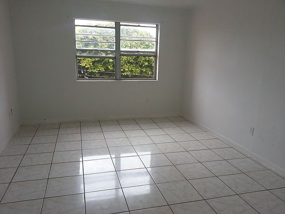 4th image of 13685 NE 10th Ave APT 308