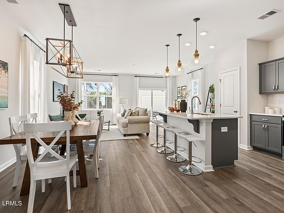 5th image of 21 Whispering Oaks Circle