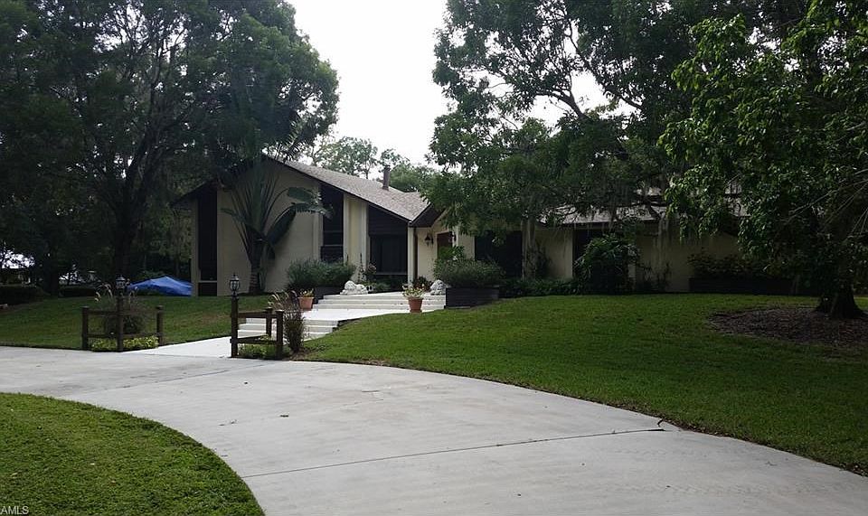 FRONT OF HOME FROM NORTH DRIVE
