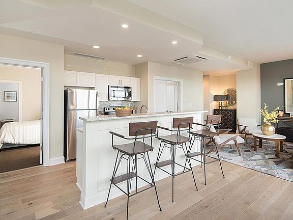 5th image of 232 N Columbus Blvd #61XX
