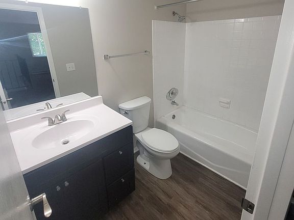 5th image of 1043 Scarborough Ct #K1