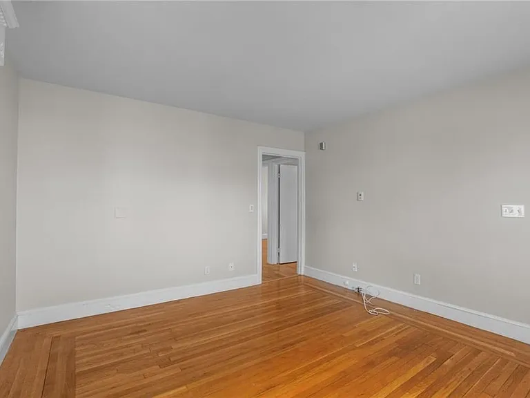 196 Wardlaw Ave — Photo 9