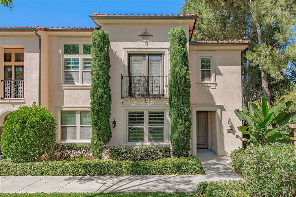 3 bed, 2122 sqft, $5,200 — Photo 1