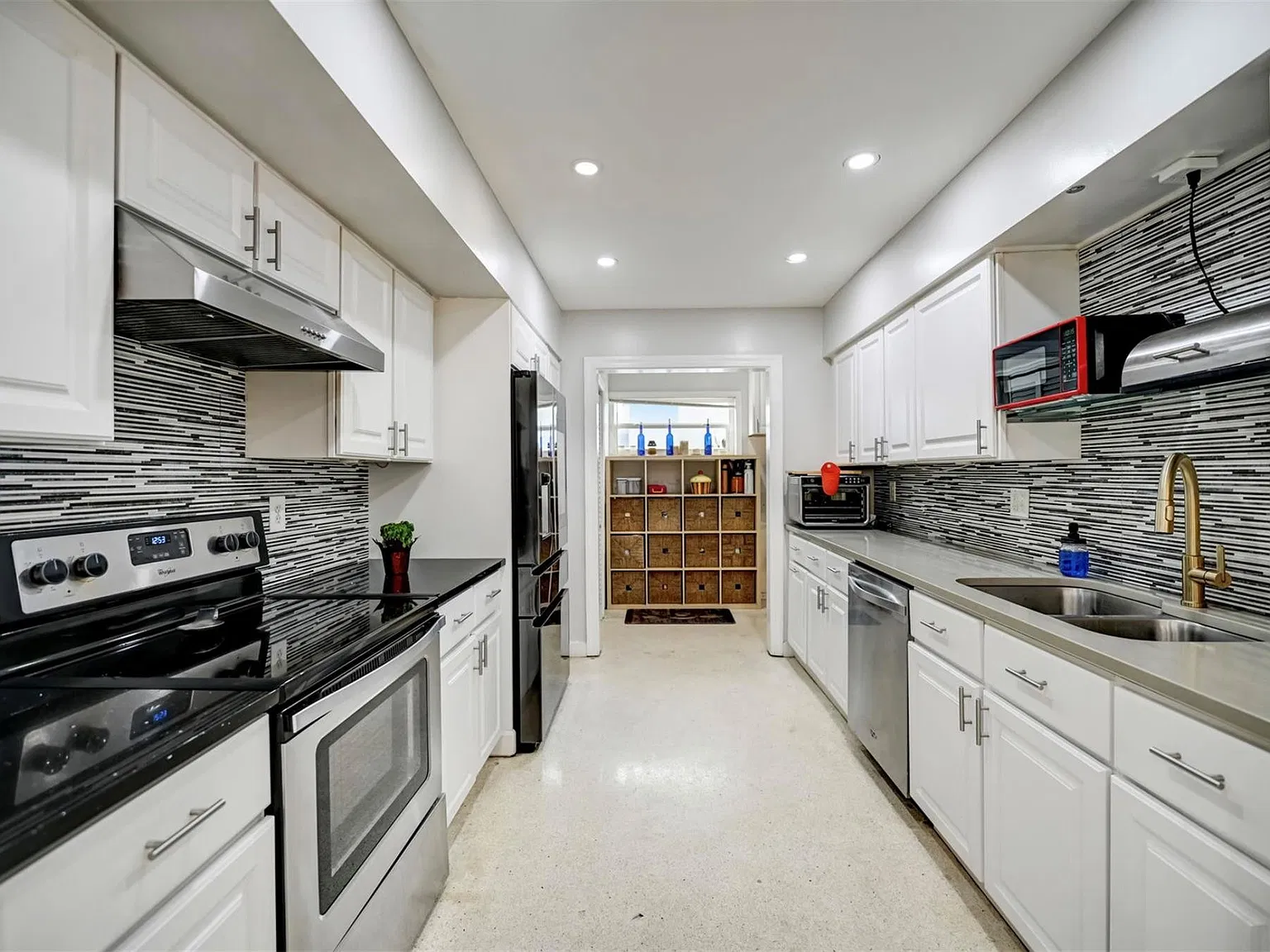 4 bed, 2.0 bath, 1528 sqft, $4,900 — Photo 4
