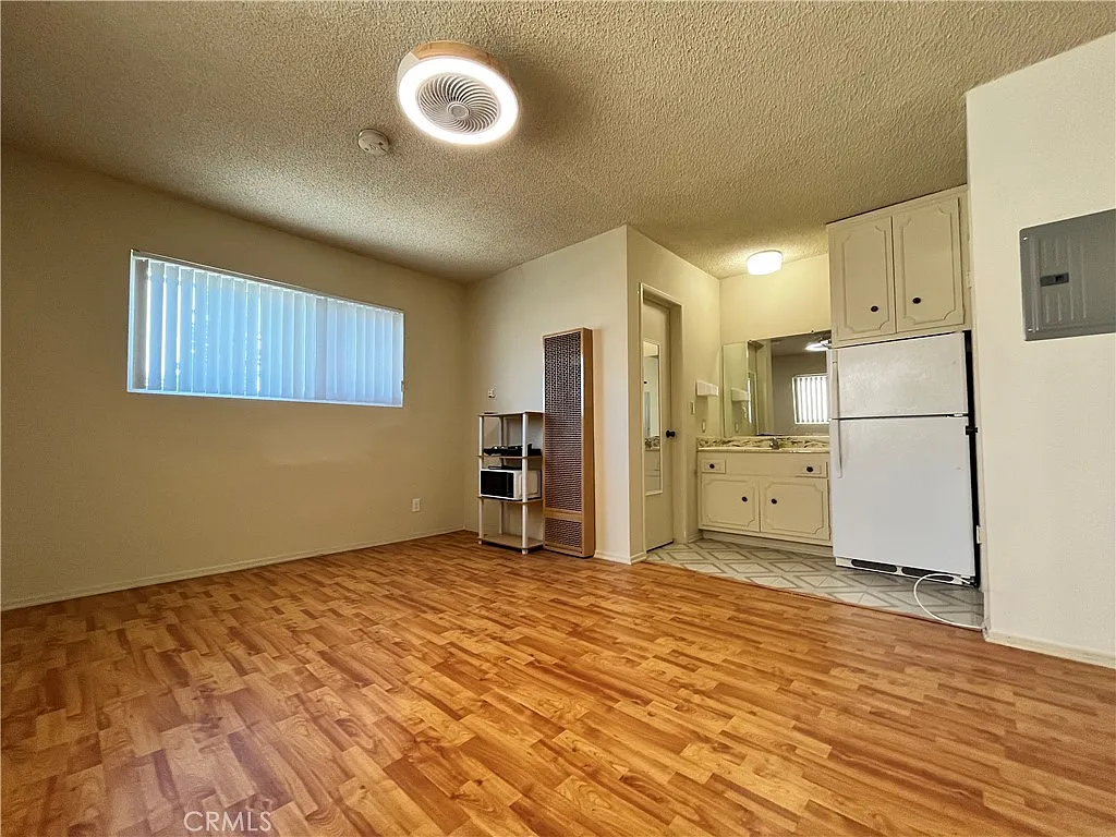 Studio, 300 sqft, $1,500 — Photo 2