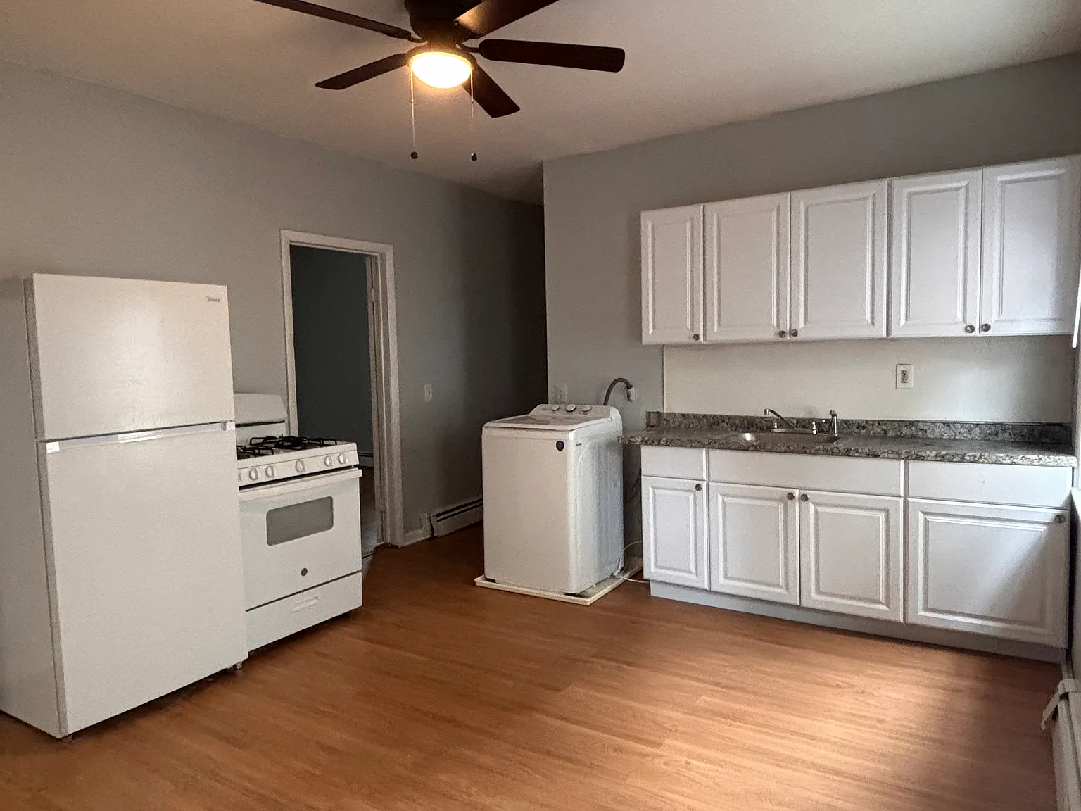 2 bed, 950 sqft, $1,650 — Photo 3