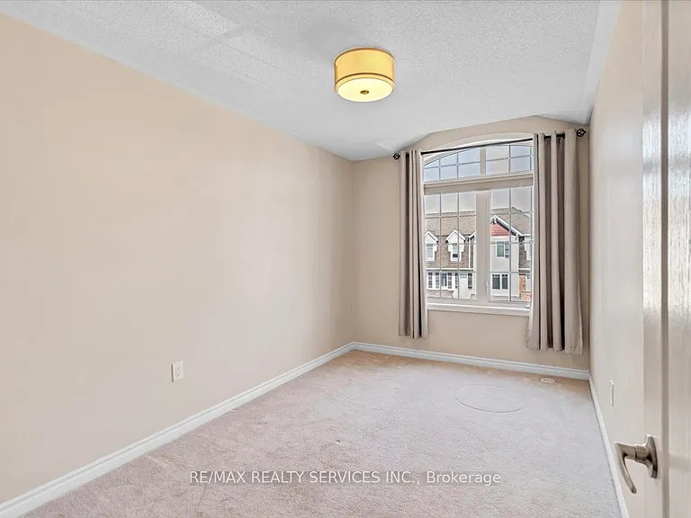 84 Bannister Cres — Photo 27