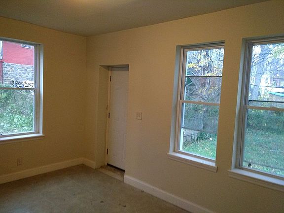 5th image of 915 Pine St