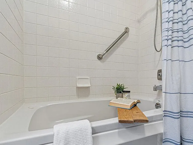 814 Arbor Ave #G — Photo 16