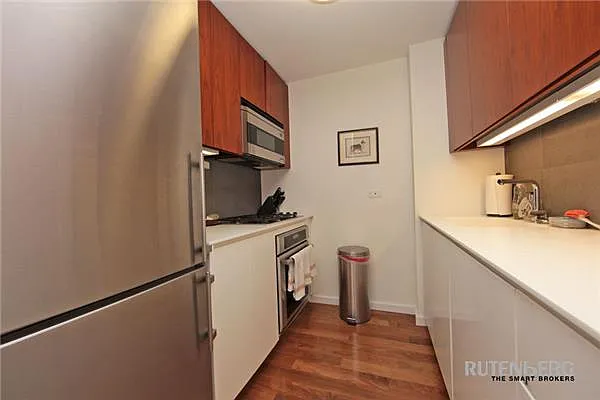 Rented by R New York | media 7
