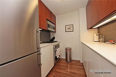 Rented by R New York