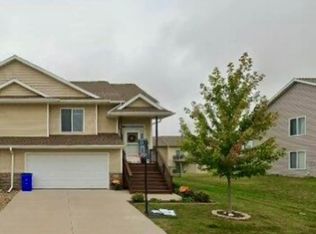 215 Windflower Ln, Solon, IA 52333