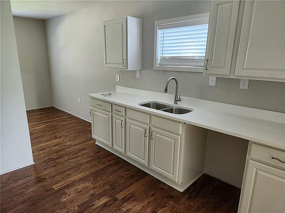 3rd image of 3013 E 77th Ter